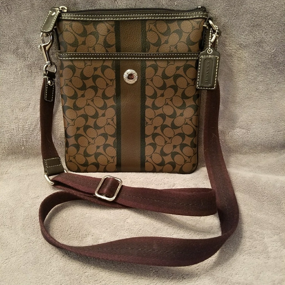 Authentic Coach crossbody in excel